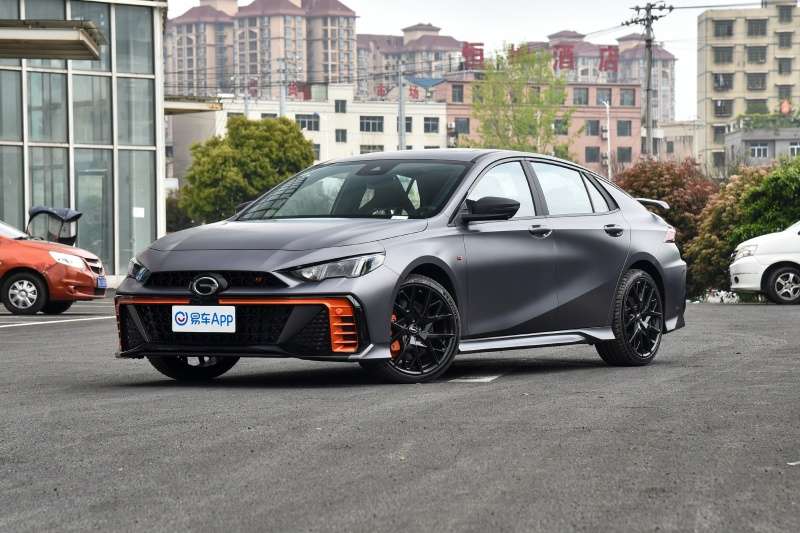 How to choose the first performance car for young people: Leopard R vs. Changan UNI-V 2.0T