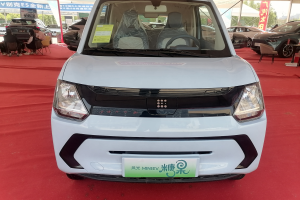 Real shot of Dongfeng Fengguang MINIEV, simple style, convenient parking, a new choice for home use