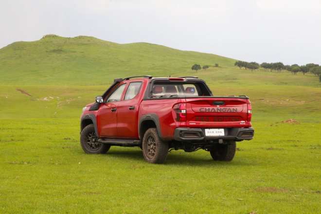 Sporty off-road pickup truck Test drive Changan Pioneer Exploration Edition