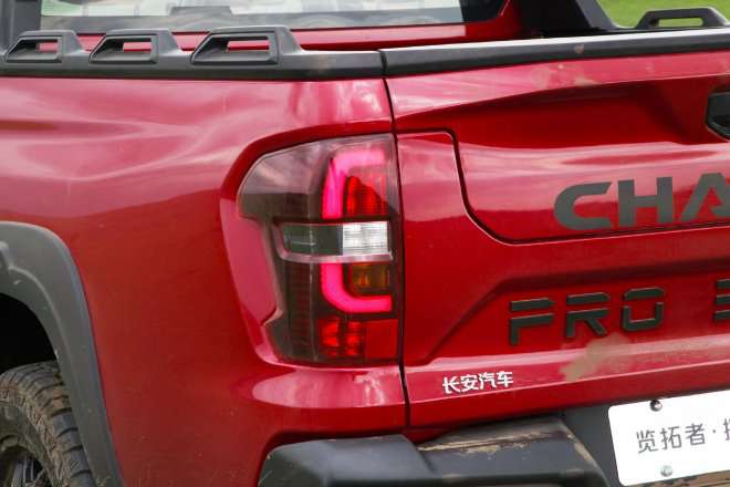 Sporty off-road pickup truck Test drive Changan Pioneer Exploration Edition