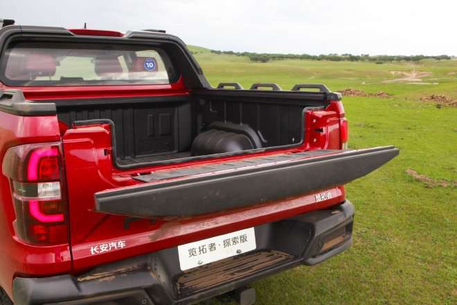Sporty off-road pickup truck Test drive Changan Pioneer Exploration Edition