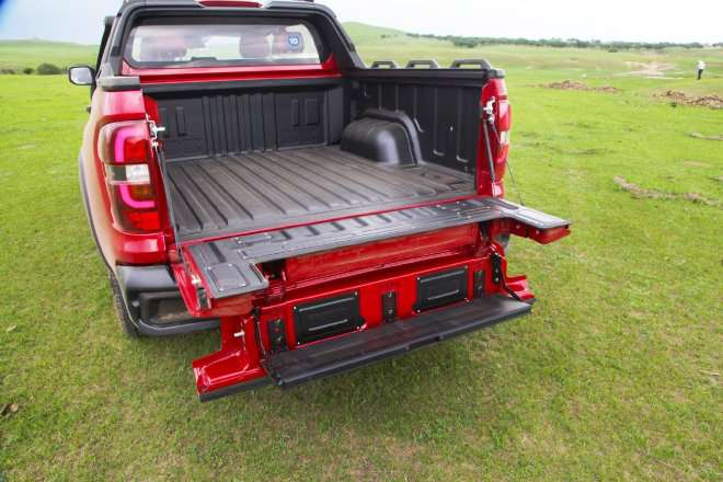 Sporty off-road pickup truck Test drive Changan Pioneer Exploration Edition