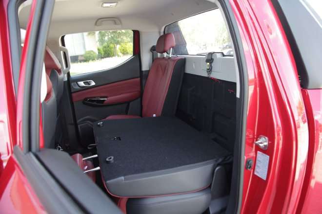 Sporty off-road pickup truck Test drive Changan Pioneer Exploration Edition
