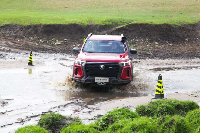 Sporty off-road pickup truck Test drive Changan Pioneer Exploration Edition