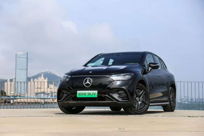 Electrified luxury test drive Mercedes EQE SUV