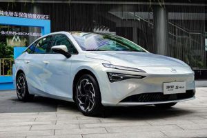 Increased size, longer battery life, real shot of AION S MAX