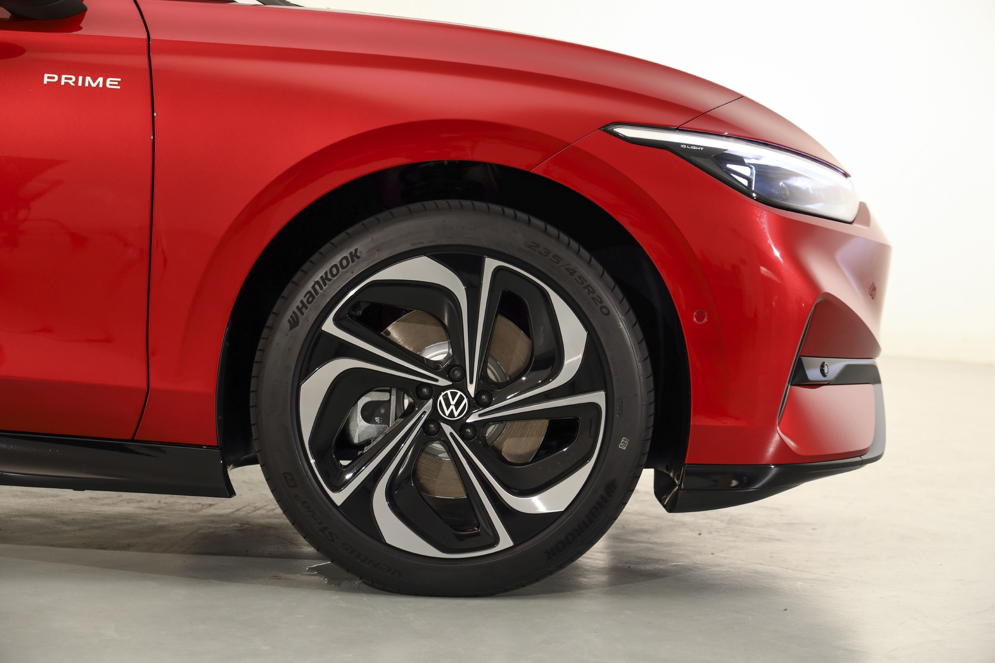 The PRIME version is equipped with 20-inch wheels and EV-specific tires