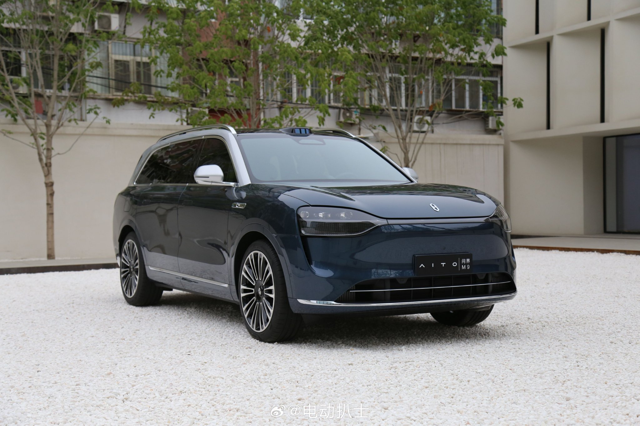 The flagship SUV Wenjie M9 will be officially launched on December 26