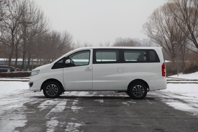 A new choice for transportation and travel: test drive Ruifeng M3 PLUS HEV