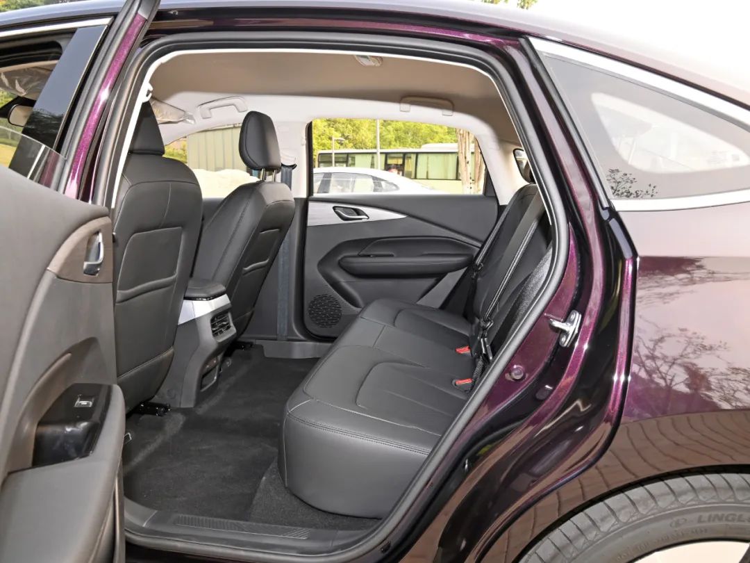 Only 88,800! Plug-in hybrid mid-size car! Less than 4 oil per 100 kilometers! Hot sale booking? !