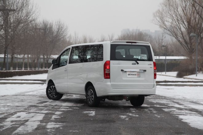 A new choice for transportation and travel: test drive Ruifeng M3 PLUS HEV
