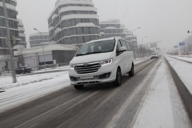 A new choice for transportation and travel: test drive Ruifeng M3 PLUS HEV