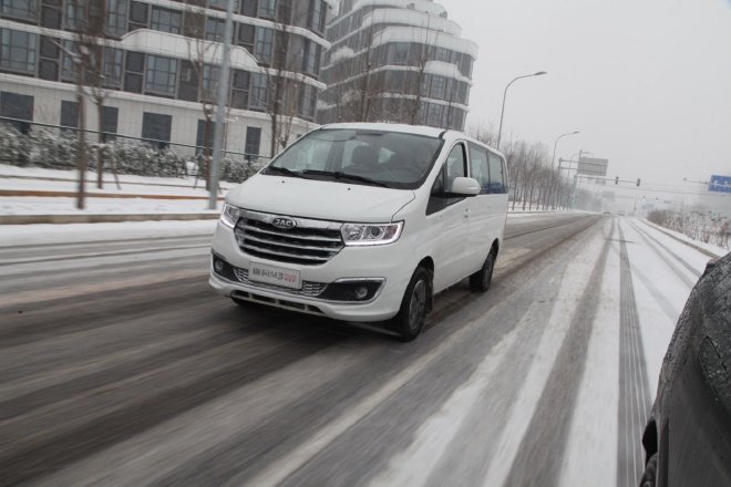 A new choice for transportation and travel: test drive Ruifeng M3 PLUS HEV