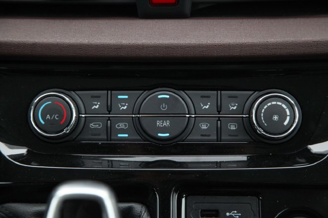 A new choice for transportation and travel: test drive Ruifeng M3 PLUS HEV