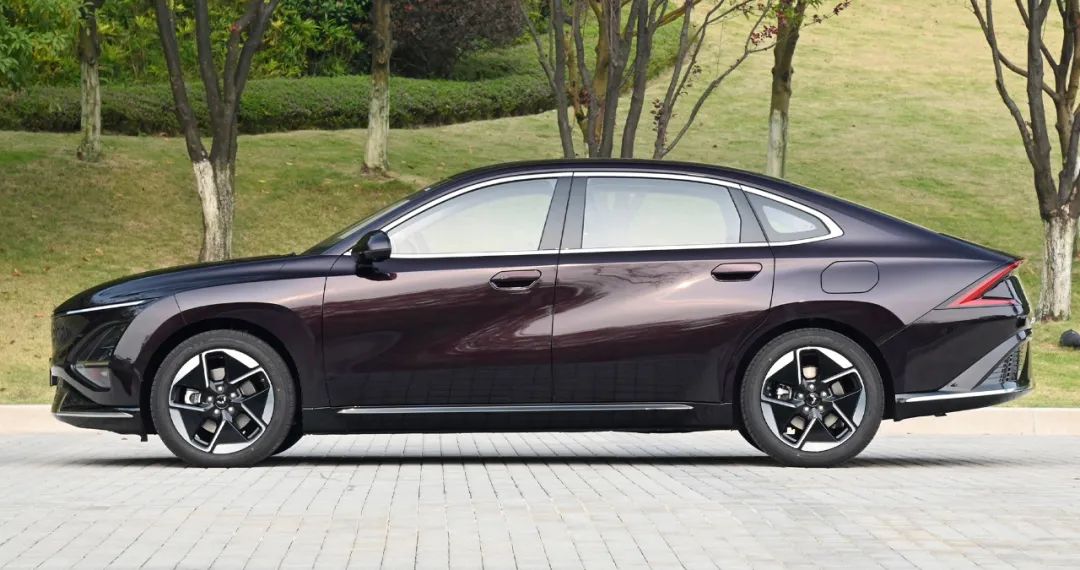 Only 88,800! Plug-in hybrid mid-size car! Less than 4 oil per 100 kilometers! Hot sale booking? !