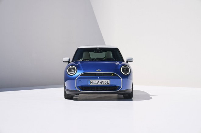 The all-new pure electric MINI COOPER was unveiled at the Ministry of Industry and Information Technology and will be sold globally
