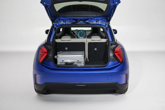 The all-new pure electric MINI COOPER was unveiled at the Ministry of Industry and Information Technology and will be sold globally