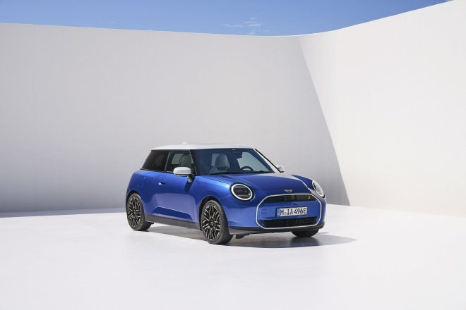 The all-new pure electric MINI COOPER was unveiled at the Ministry of Industry and Information Technology and will be sold globally