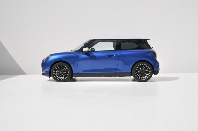 The all-new pure electric MINI COOPER was unveiled at the Ministry of Industry and Information Technology and will be sold globally