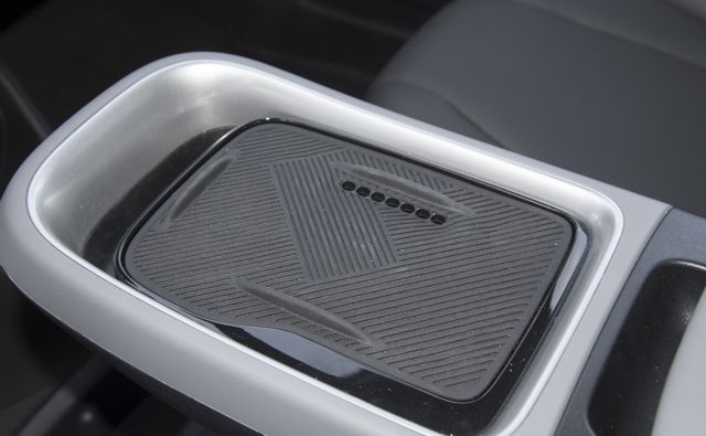 Price is over 70,000 yuan, frameless door has a range of 330km, a new choice besides BYD Dolphin and Wuling Bingo