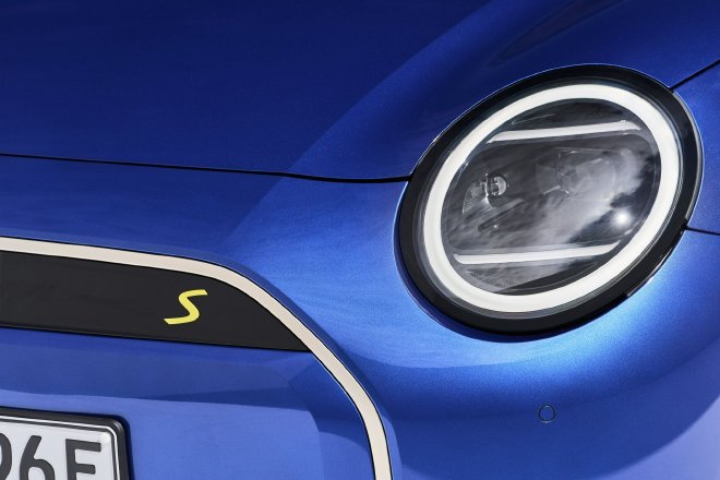 The all-new pure electric MINI COOPER was unveiled at the Ministry of Industry and Information Technology and will be sold globally