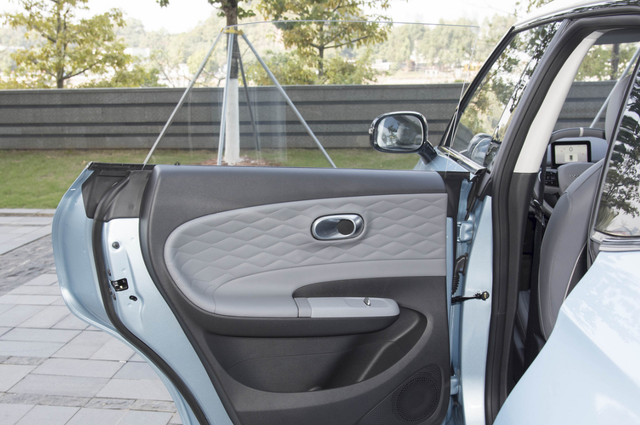 Price is over 70,000 yuan, frameless door has a range of 330km, a new choice besides BYD Dolphin and Wuling Bingo