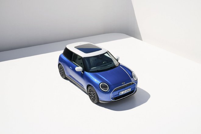 The all-new pure electric MINI COOPER was unveiled at the Ministry of Industry and Information Technology and will be sold globally