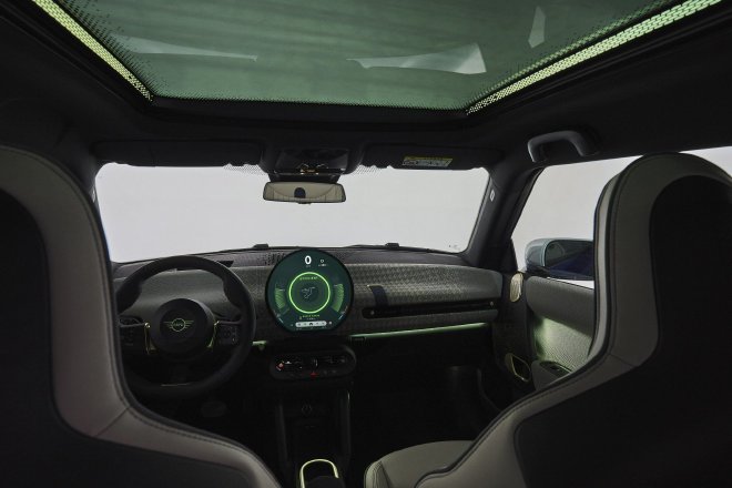 The all-new pure electric MINI COOPER was unveiled at the Ministry of Industry and Information Technology and will be sold globally