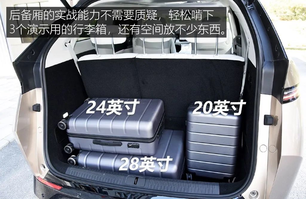 Equipped with a refrigerator, color TV, and a large sofa, this MPV is so popular!