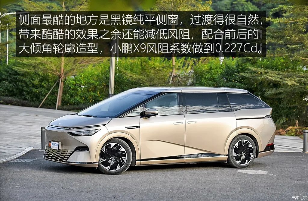Equipped with a refrigerator, color TV, and a large sofa, this MPV is so popular!
