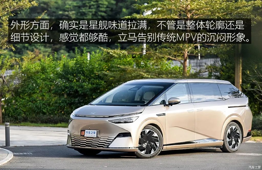 Equipped with a refrigerator, color TV, and a large sofa, this MPV is so popular!
