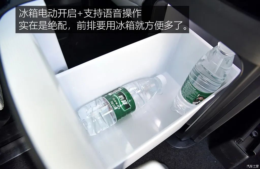 Equipped with a refrigerator, color TV, and a large sofa, this MPV is so popular!