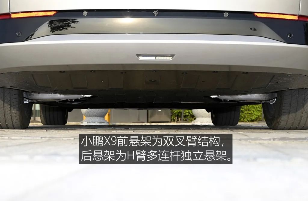Equipped with a refrigerator, color TV, and a large sofa, this MPV is so popular!