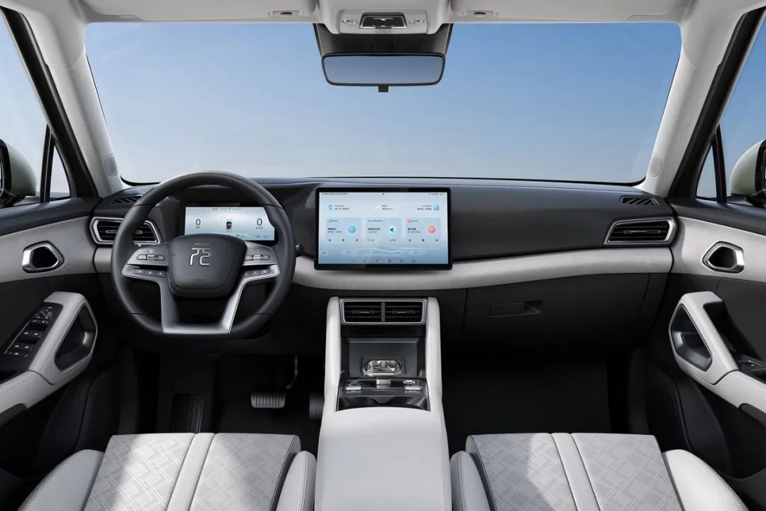 A great first car for young people, with pure electric, extended-range, and plug-in hybrid models available, you can’t go wrong with the one you buy with your eyes closed!