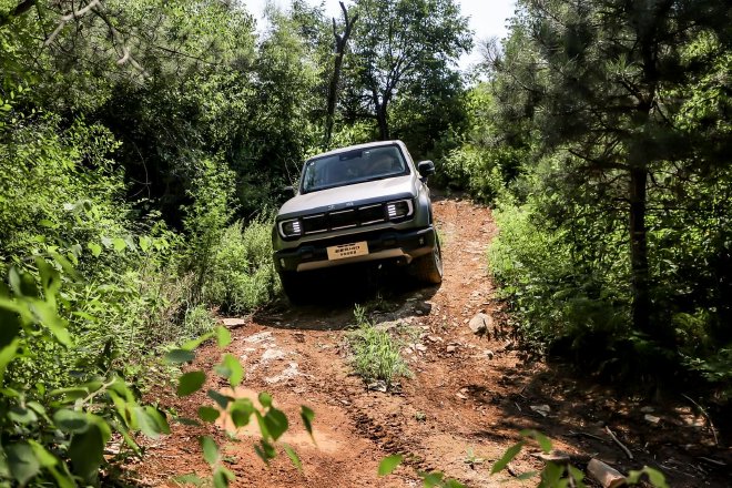 Test drive the new BJ40 Taklimakan champion version, a new benchmark for off-road vehicles