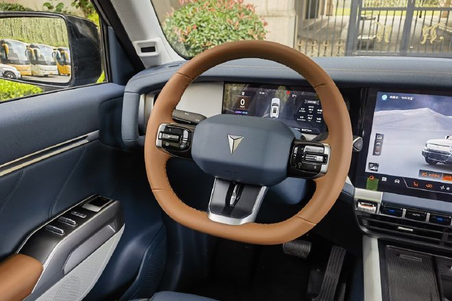 Extended range can also be very hardcore! Be the first to test drive the Deep Blue G318