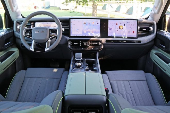 Test drive the new BJ40 Taklimakan champion version, a new benchmark for off-road vehicles