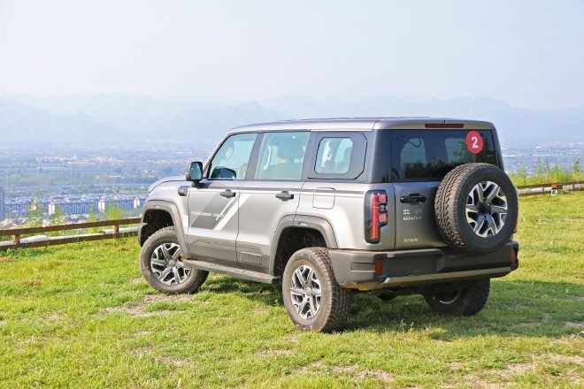 Test drive the new BJ40 Taklimakan champion version, a new benchmark for off-road vehicles