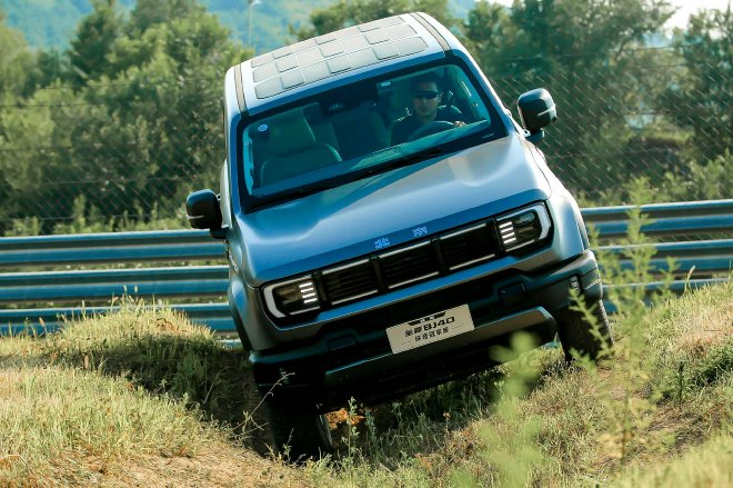 Test drive the new BJ40 Taklimakan champion version, a new benchmark for off-road vehicles
