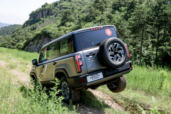 Test drive the new BJ40 Taklimakan champion version, a new benchmark for off-road vehicles