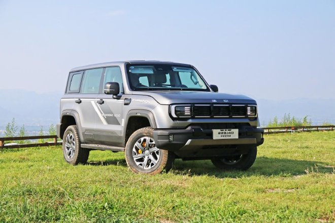 Test drive the new BJ40 Taklimakan champion version, a new benchmark for off-road vehicles