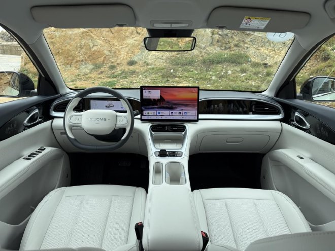 A small car can also be quite textured. Test drive Geely Xingyuan 410km Exploration + version