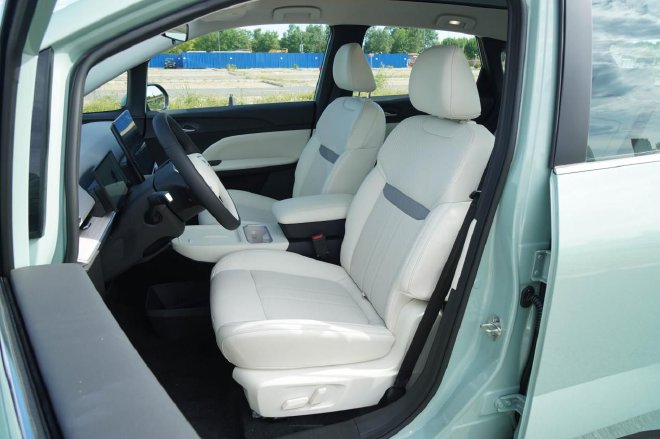 Catering to your needs and understanding you better, the new Venucia VX6 sets a benchmark for space and intelligence