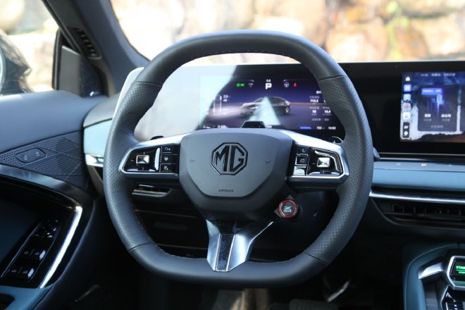 Challenge the Ridge Race Course to see if the MG7 can become a mountain road legend