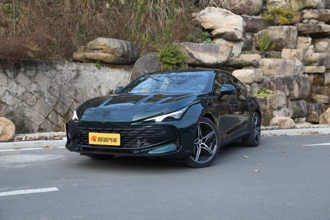 Challenge the Ridge Race Course to see if the MG7 can become a mountain road legend
