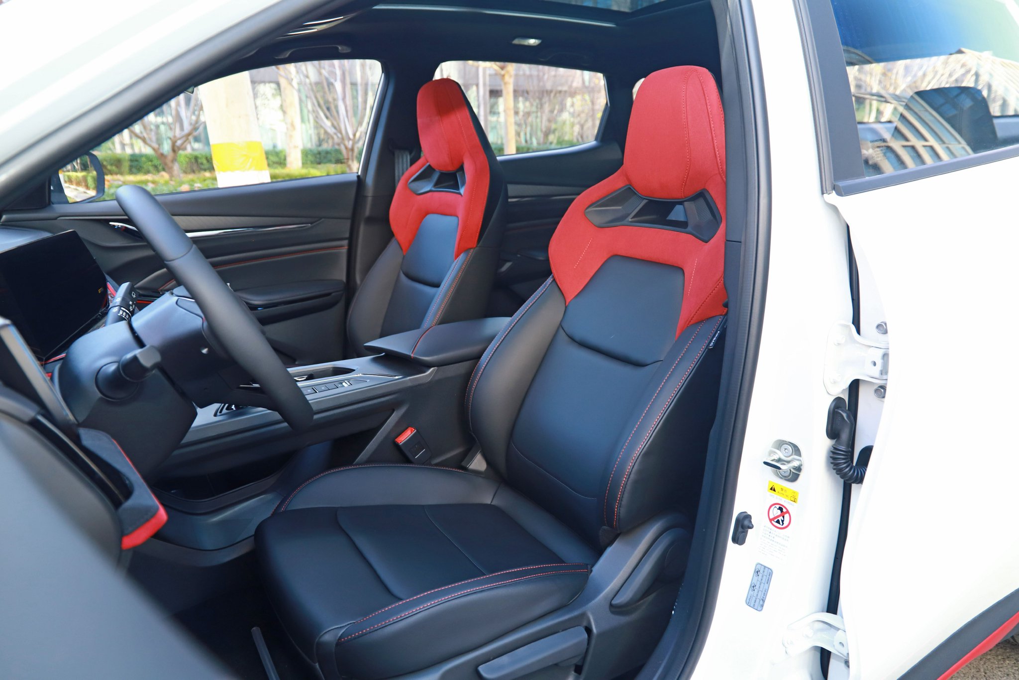Targeting young user groups, the second-generation Changan X5PLUS was photographed in the store