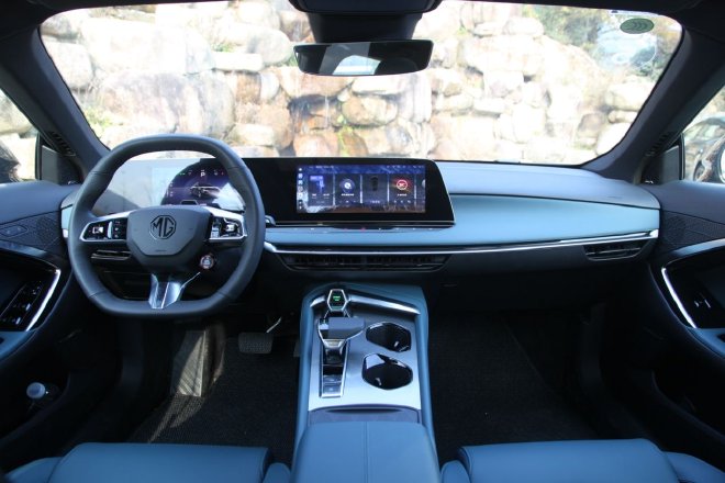 Challenge the Ridge Race Course to see if the MG7 can become a mountain road legend