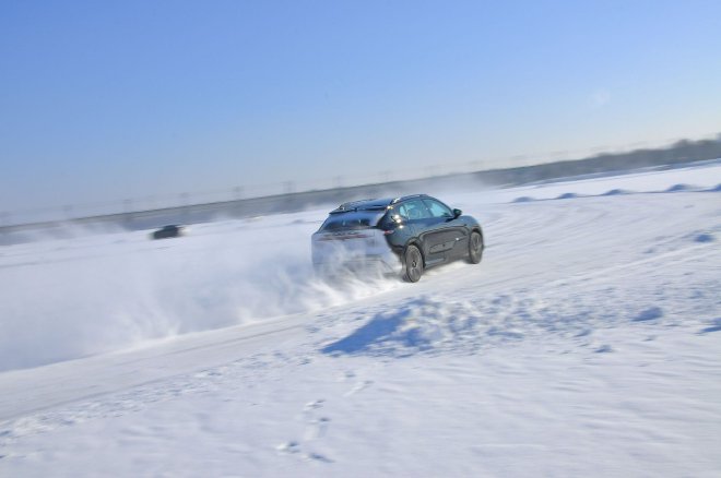 Lantu Zhiyin ice and snow test drive: Can the rear-wheel drive car be very stable on the snow?