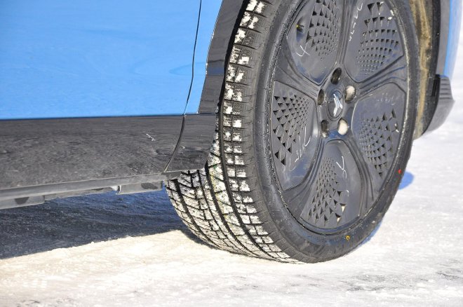 Lantu Zhiyin ice and snow test drive: Can the rear-wheel drive car be very stable on the snow?