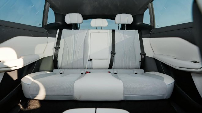 Lantu Zhiyin ice and snow test drive: Can the rear-wheel drive car be very stable on the snow?